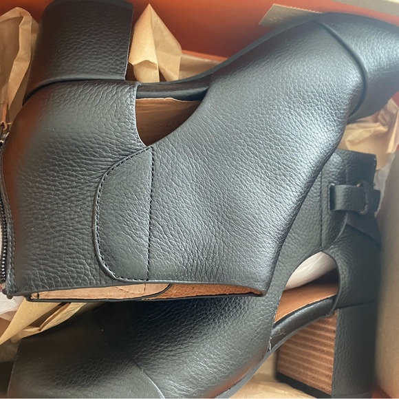 GENTLE SOULS - Picture 3 of 3